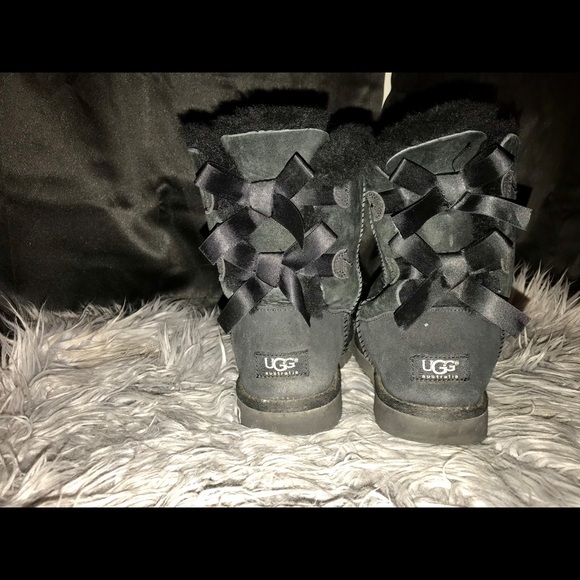 🖤 UGGS🖤 - Picture 3 of 7